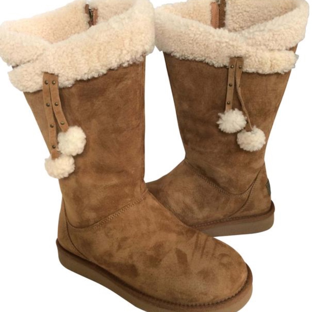 NIB ! UGG TALL BOOT